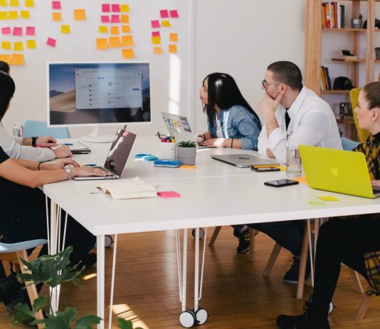 9 Simple Tips To Stay Healthy In the Office