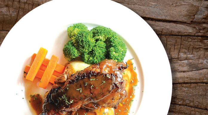 Grilled Chicken with Mashed Potatoes & Fresh Veggies